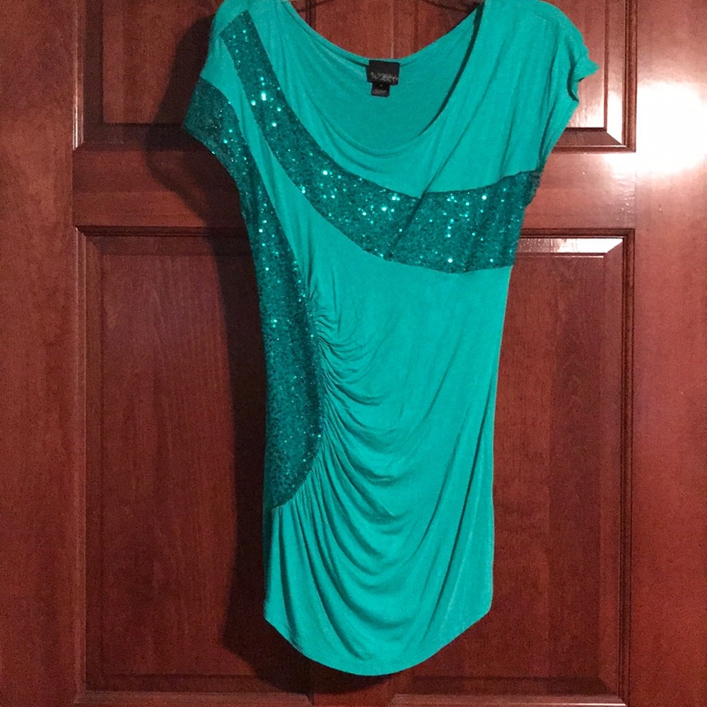 Teal top